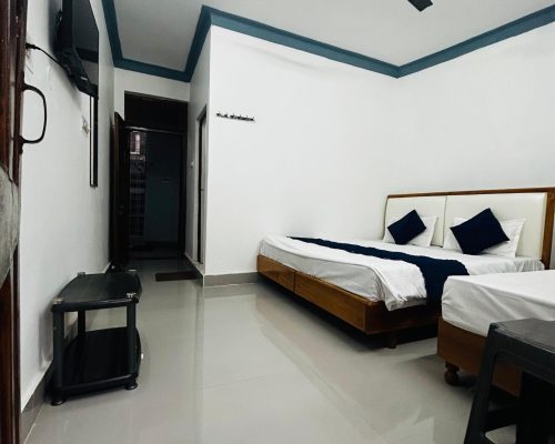 WhatsApp Image 2025-05-07 at 09.32.06_6fee51ee